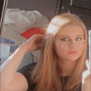 Meet your Posher, Caitlyn